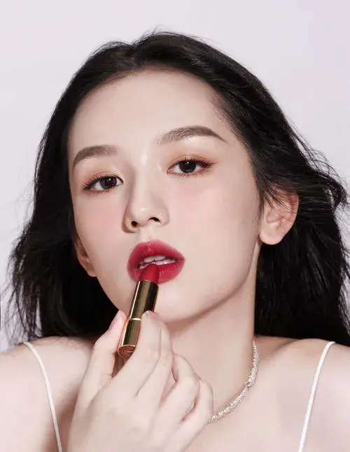 圆脸适合什么眉，圆脸适合怎样的眉形（圆脸适合的眉形在这里）
