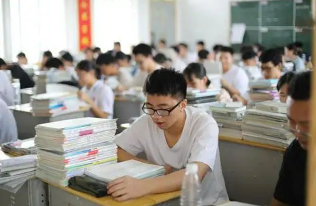 现在还可以复读高三吗，2021现在高三学生还能复读吗（高中禁止复读或成定局）