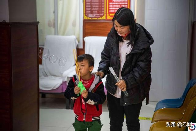 胎儿缺氧的表现与症状，孕妇缺氧的表现与症状图片（医生看到羊水意识到不妙）