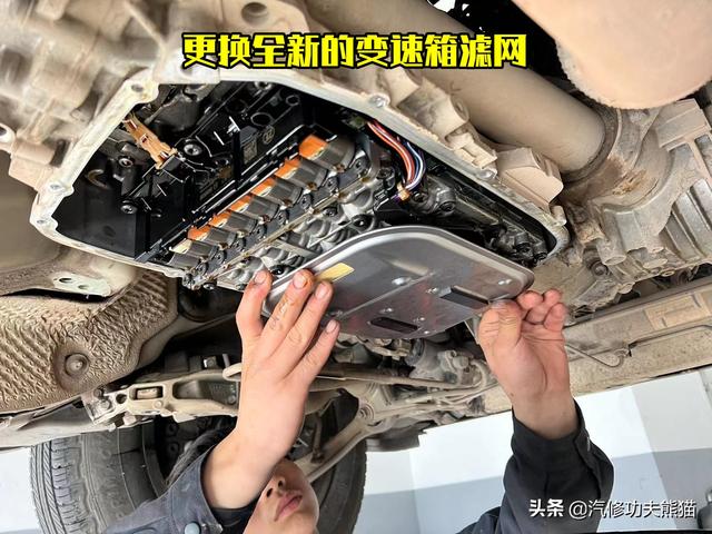 奥迪多少公里保养一次，奥迪a4大保养需要多少钱（奥迪Q5这么彻底的换油大保养）