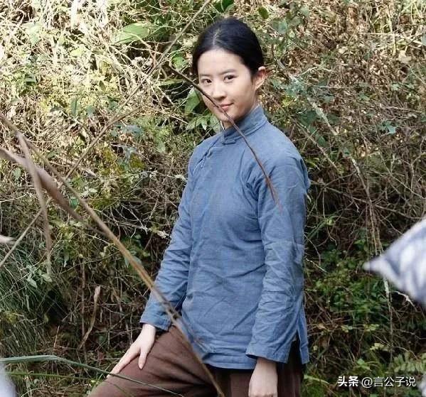 吴倩湿发照上热搜，28岁生娃后仍然像少女（娱圈6位“素颜女神”）