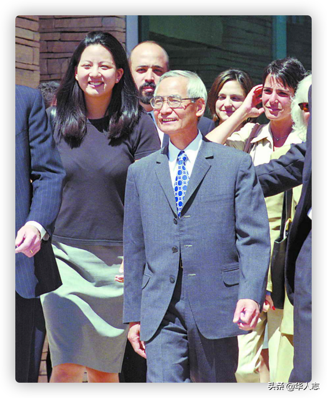 在中国怎么炒外汇，在中国怎么炒外汇期货（中国人都是怎样移民到美国的）