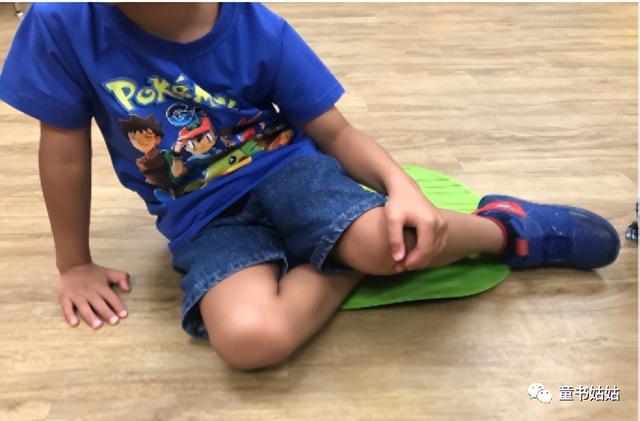 纠正儿童内八字的方法图解，宝宝走路内八字怎么办（快看看你家宝宝这样坐吗）