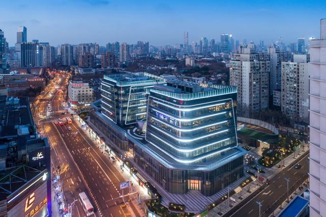 上海国贸大厦有多高，上海国贸大厦在哪个区（上海徐家汇国贸中心一、二期照明设计）