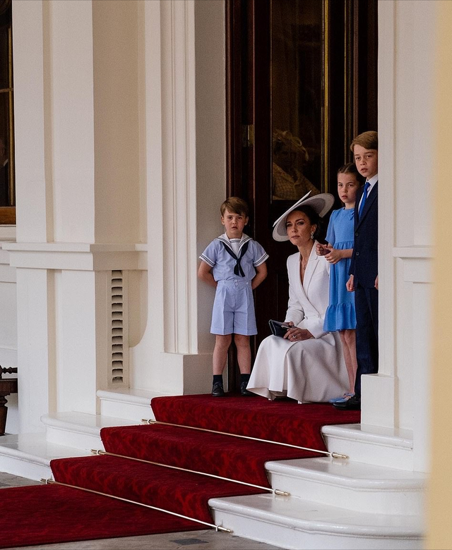 一岁小公主生日祝福语，小公主的生日祝福语有哪些（皮肤白皙长得像哈里）