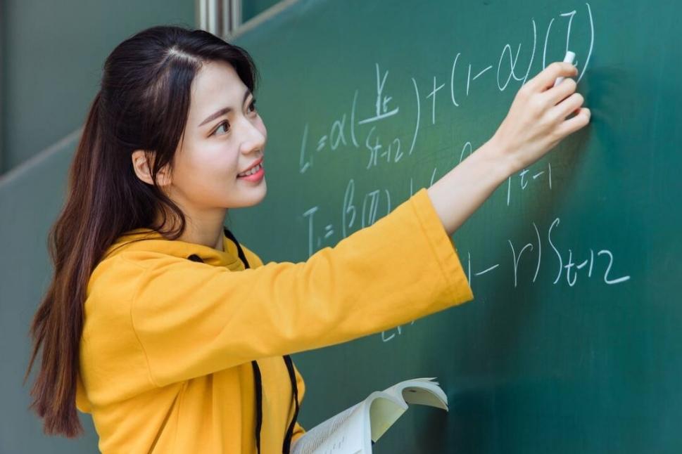 女生冷门又高薪的职业(这年头学什么技术比较好)