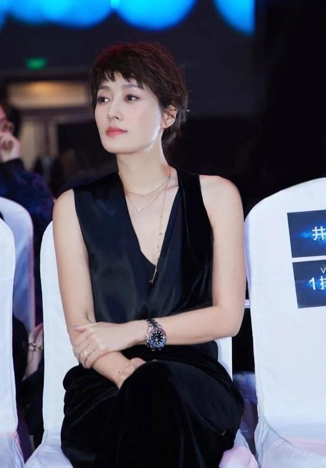 双城生活郝京妮家境，双城生活郝京妮家境怎么样（马伊琍和文章的差距一目了然）