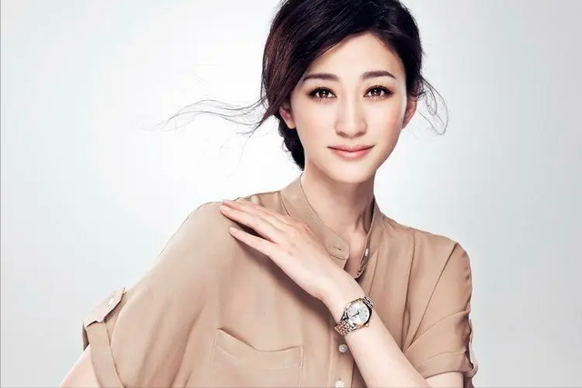 李小冉鄢颇事件到底怎么回事，李小冉与鄢颇分手10年