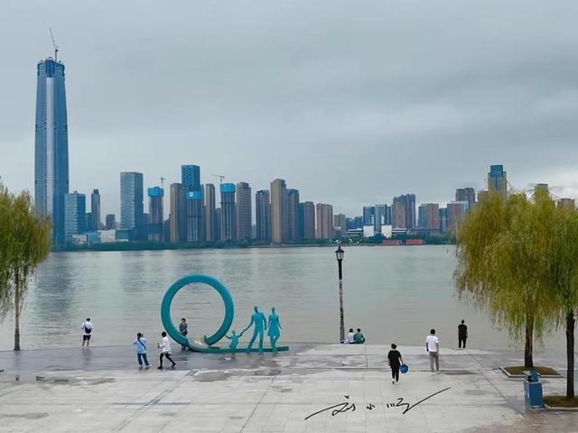 武汉是省会吗，武汉是省会城市还是直辖市（却被称为“散装城市”）