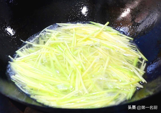 夏季饮食吃什么好，夏季饮食吃什么好消化（少吃苦瓜和番茄）