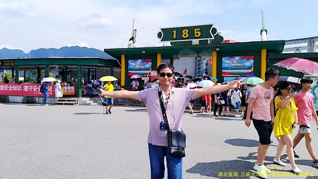 葛洲坝和三峡大坝，长江的水利枢纽三峡葛洲坝（湖北宜昌：乘船过葛洲坝）