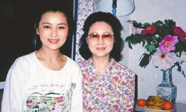 何音：为了儿子跟黄志忠离婚，为了儿子又嫁小丈夫