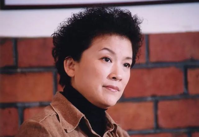 假如幸福来临的演员，假如幸福来临的演员表张露（宋春丽：和教授丈夫结婚42年）