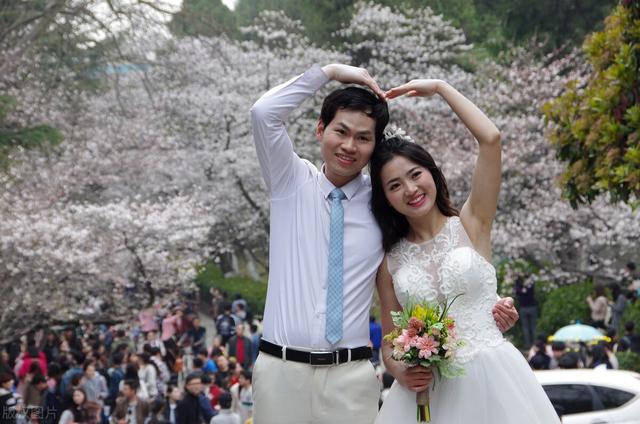 撒狗粮是什么意思，撒狗粮的梗你知道吗（开始“撒狗粮”啦）