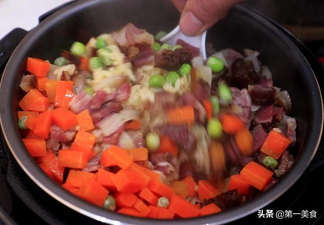 自热米饭怎么吃，如何吃自热米饭（简单几步就能上桌）