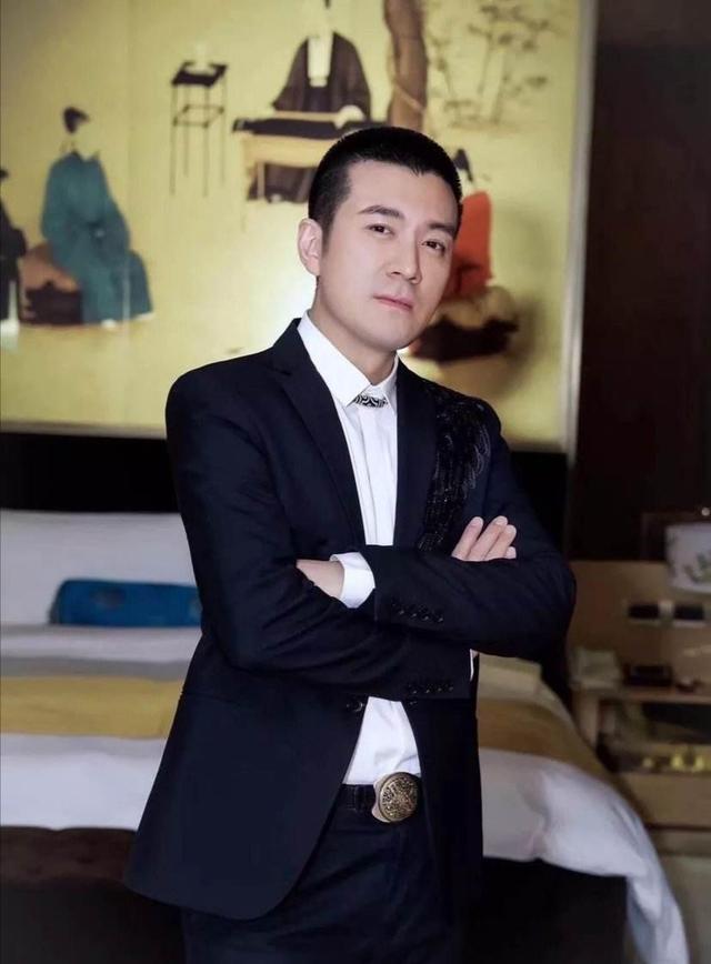 黄圣依第一任丈夫，黄圣依的老公是谁（周星驰捧红后嫁二婚杨子）