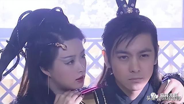 杨幂和胡歌现在关系如何，再回顾下他和薛佳凝、杨幂、江疏影的爱情故事