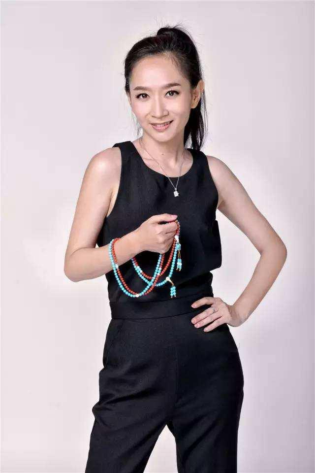 王芳个人资料简介，王芳个人资料（从情感主播到直播卖书一姐）