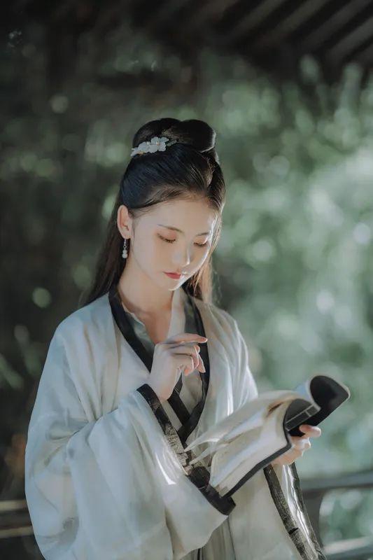 伤心图片带字的，生活说说很现实的说说带图片带字（平常读遍伤心句）