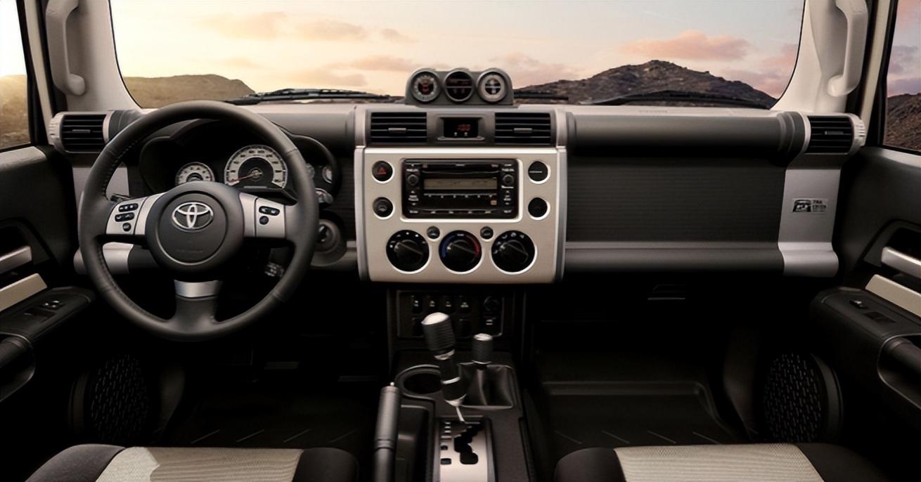 丰田toyota越野，toyota是丰田哪款（4.0L引擎+机械仪表）