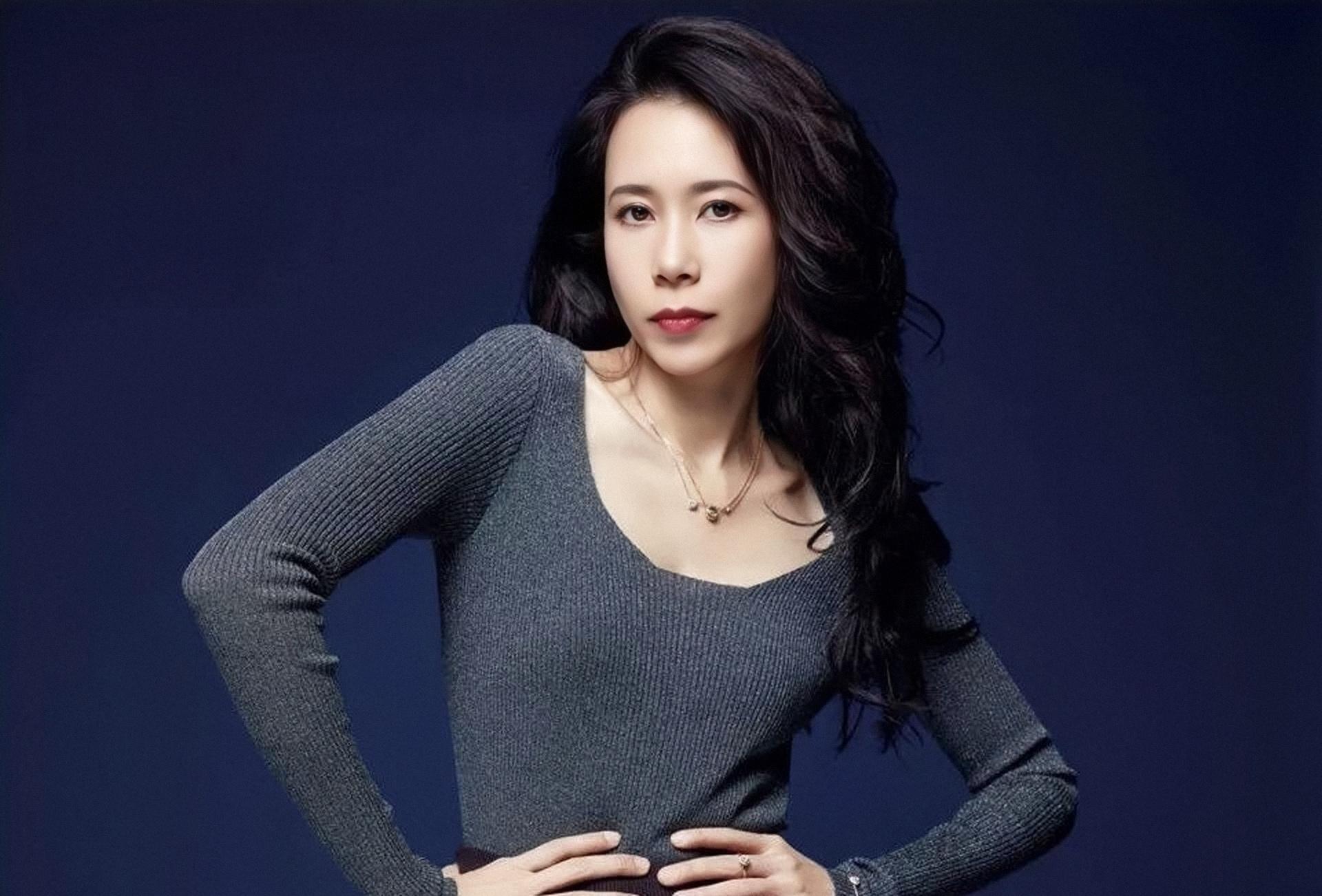 要是只看她的脸,总感觉莫文蔚的身高起码1米75往上.