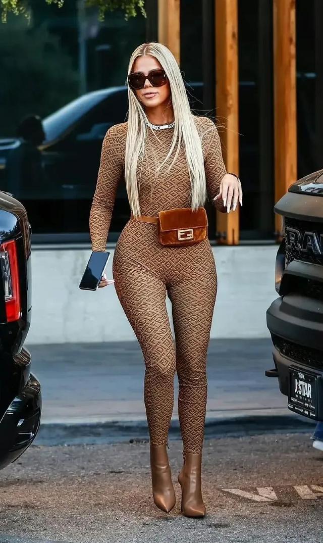 欧美闺蜜头像。微信，欧美闺蜜头像。（欧美女星科勒卡戴珊）