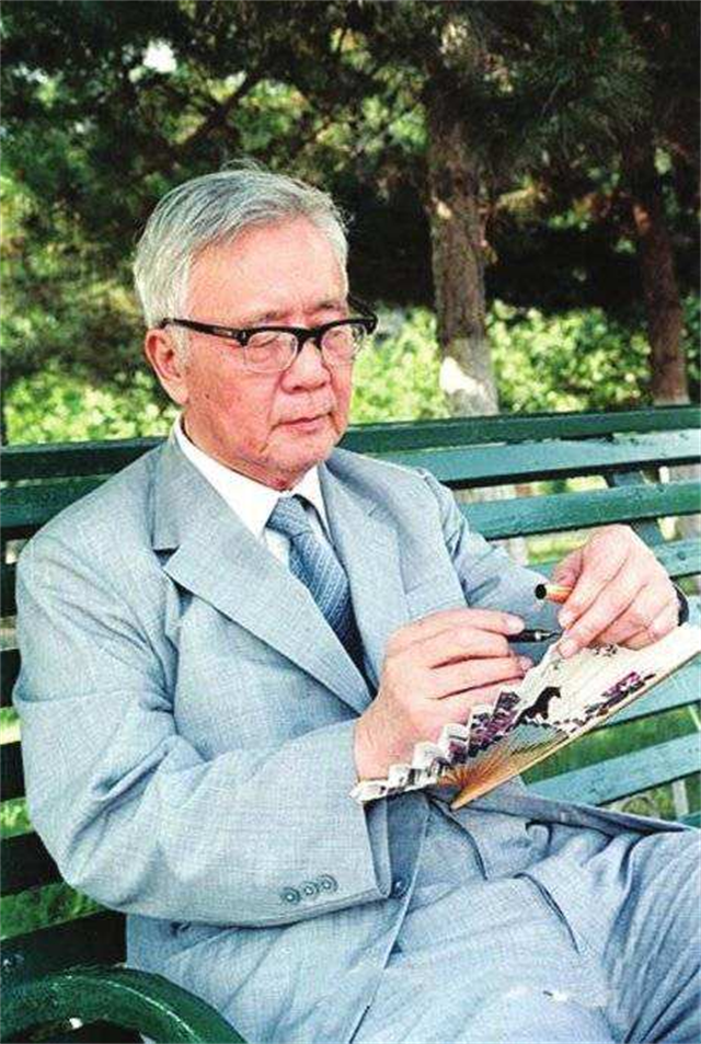 著名数学家陈景润,47岁娶29岁女军医,唯一的儿子现在发展怎样?