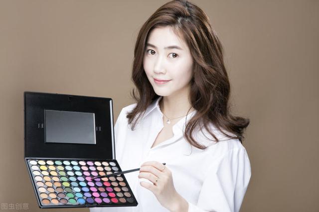 清洁霜的正确使用方法，清洁霜的正确使用（粉底霜怎么用具体步骤）