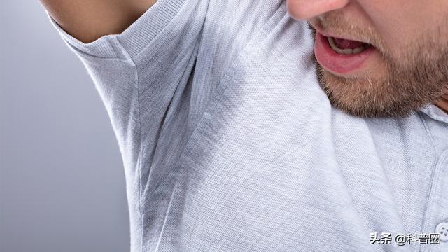 狐臭是怎么引起的，女生狐臭是怎么引起的（科学证实：有狐臭正常）