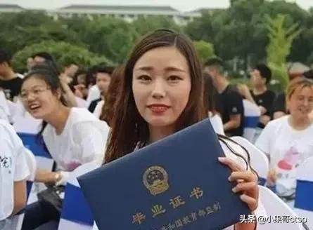 大专毕业是什么学位，大专是什么学位（大专和大学的区别）