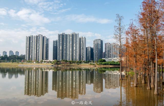 城市套路深的幽默句子，男女幽默聊天的对话（距离市中心超过40公里）