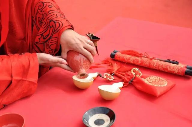 古人的婚礼在什么时间举行，古人的婚礼一般在什么时间举行（皇后当晚必须先吃“子孙饽饽”）