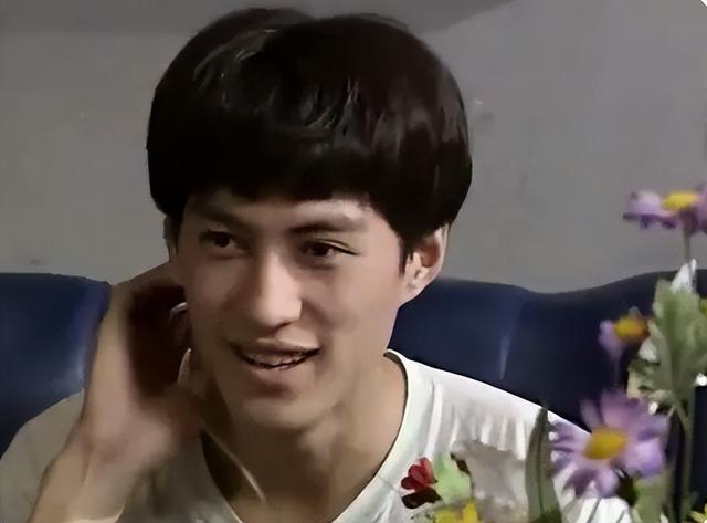 靳东有几个妻子，靳东的前妻（与二婚的江珊同居5年后）