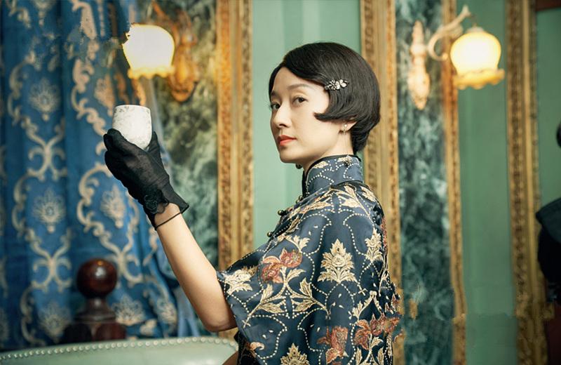 马伊琍《旗袍美探》剧照此后3年里,马伊琍相继主演了《爱思 *** 探案