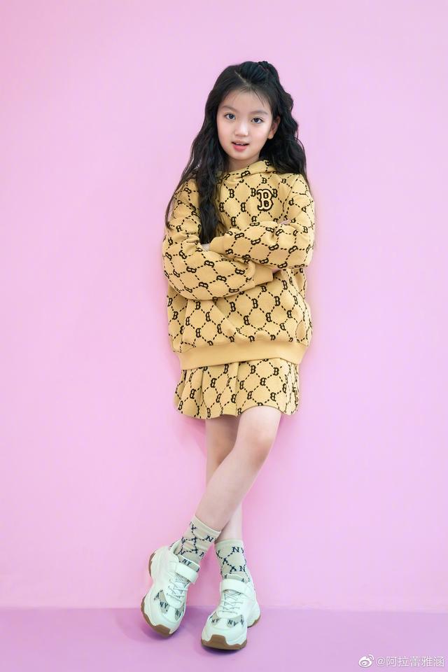 爸爸去哪儿阿拉蕾，爸爸去哪儿第五季董力阿拉蕾回归（还记得《爸爸去哪儿4》里的阿拉蕾吗）