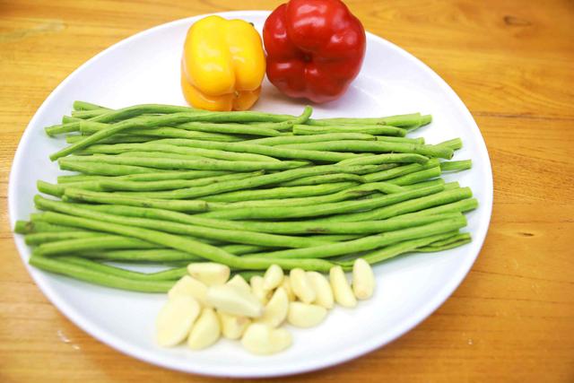 红烧肉的热量是多少，红烧肉的热量是多少千焦（难怪很多人喝水都胖）