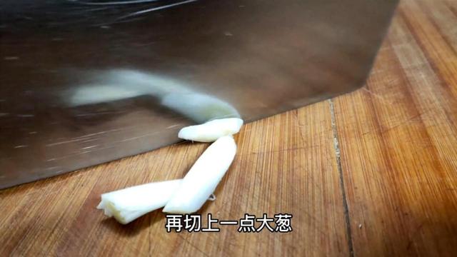 女人吃猪肝有什么好处，猪肝一周吃几次补血（多吃“4红3黑2绿”）