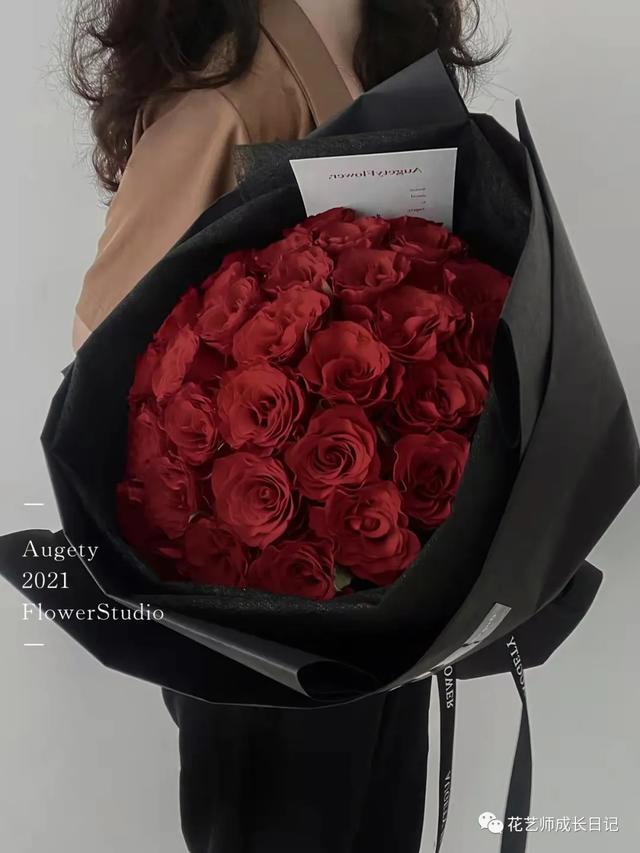 黑玫瑰花语，碎冰蓝玫瑰花语（复古暗红色系的玫瑰女王）