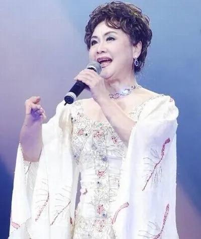 李谷一的歌曲大全，李谷一演唱经典歌曲合集（李谷一只会唱“难忘今宵吗”）