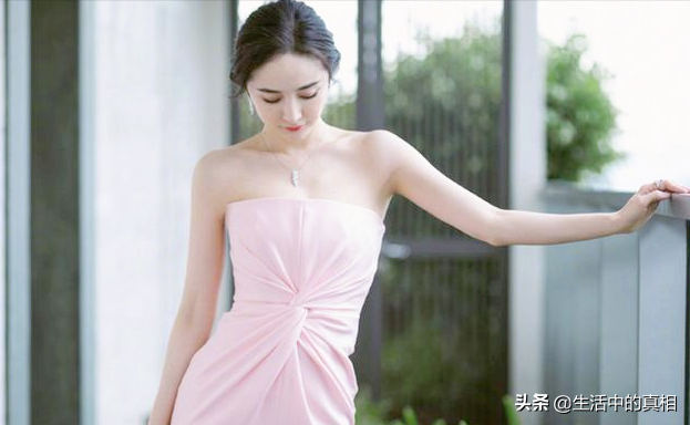 抹胸是什么，生活中那么多穿抹胸的女生