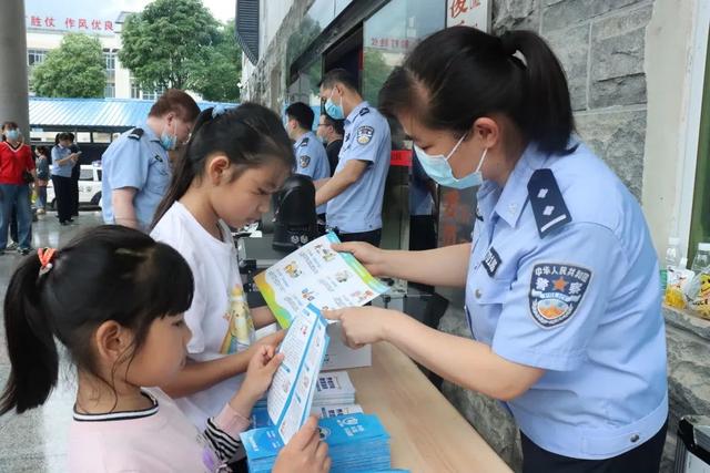 警用对讲机的简介和特点详情介绍，公安警用对讲机品牌（警宝收获特殊节日礼物）