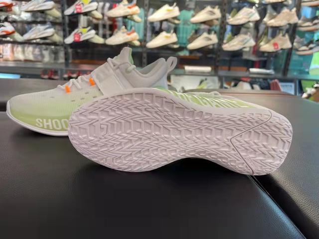 安踏篮球鞋系列如何选择，安踏要疯系列横扫4代篮球鞋曝光