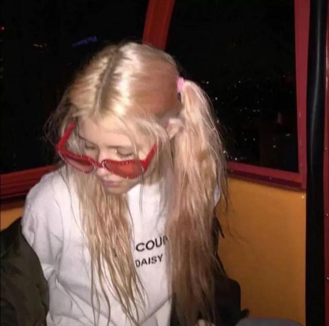 /姊非姊/，微信头像，/姊非姊/（“拽姐，你的头像该换了”）