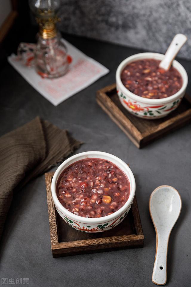 元旦和新年是一个意思吗 各有什么传统习俗，元旦和新年是一个意思吗（清朝冷知识——细说清代的岁时节日风俗）