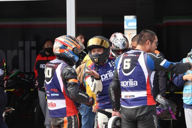 如何成为一名职业赛车手，怎么成为职业赛车手（原来普通人也可以成为专业车手）