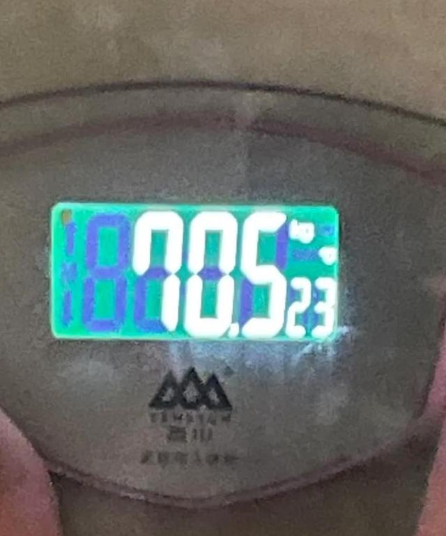 一个月瘦多少斤正常，减肥一月瘦多少斤算正常（一个月减掉15斤的真实经历）