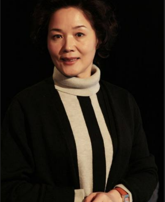 杨青年轻时有多美，90年代走红的杨青