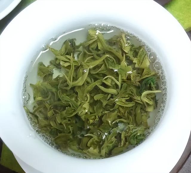 绿茶都有哪些，什么是绿茶 绿茶有哪些品种（夏天“最值得”喝的绿茶榜）