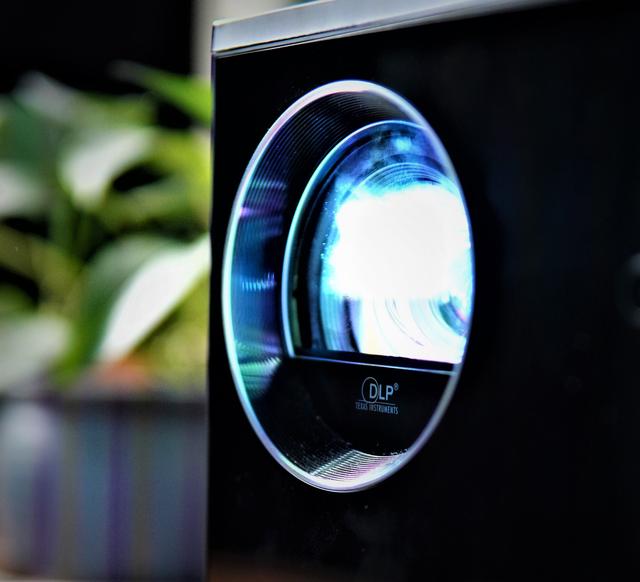 快看我这闪闪发光的大眼睛♡，大眼睛图书馆总部电话（大眼橙X11家用投影仪真的好用吗）