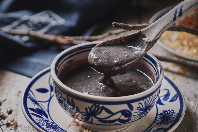 健康饮食十句口诀，饮食健康知识小常识（牢记饮食口诀“三黑二白一红”）